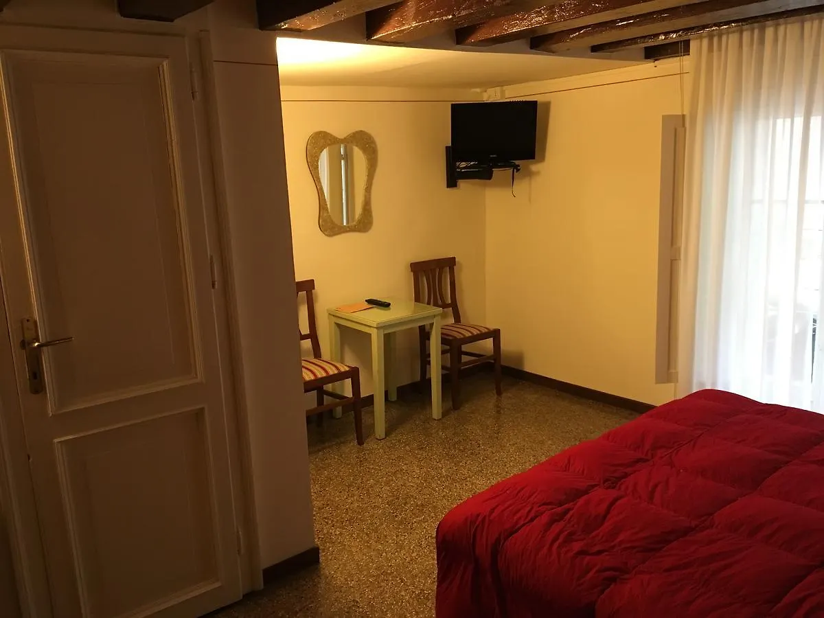Pensión Palazzo Lion Morosini - Check In Presso Locanda Ai Santi Apostoli Venecia