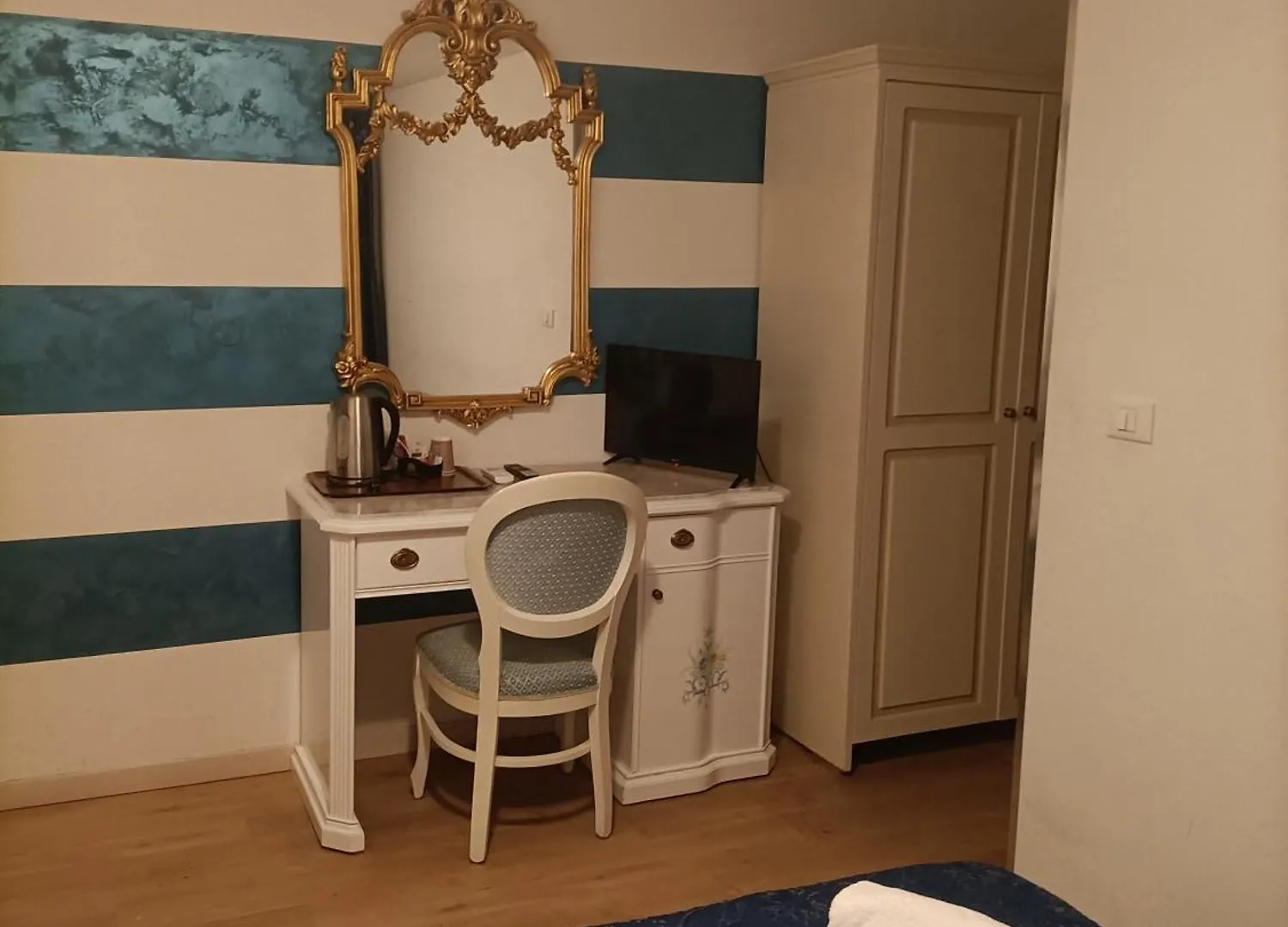 Palazzo Lion Morosini - Check In Presso Locanda Ai Santi Apostoli Benátky Penzion
