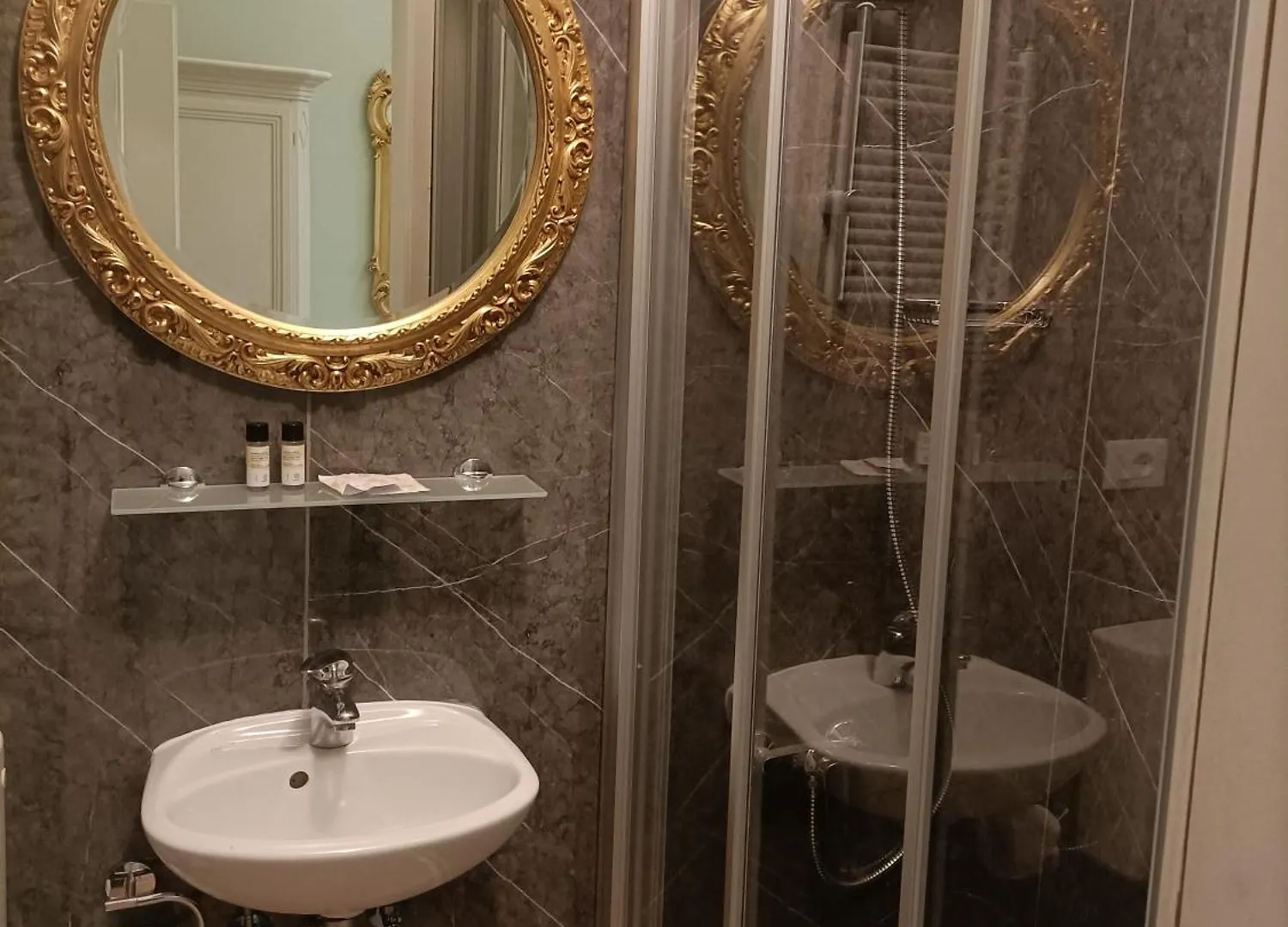 Palazzo Lion Morosini - Check In Presso Locanda Ai Santi Apostoli 威尼斯 3*,