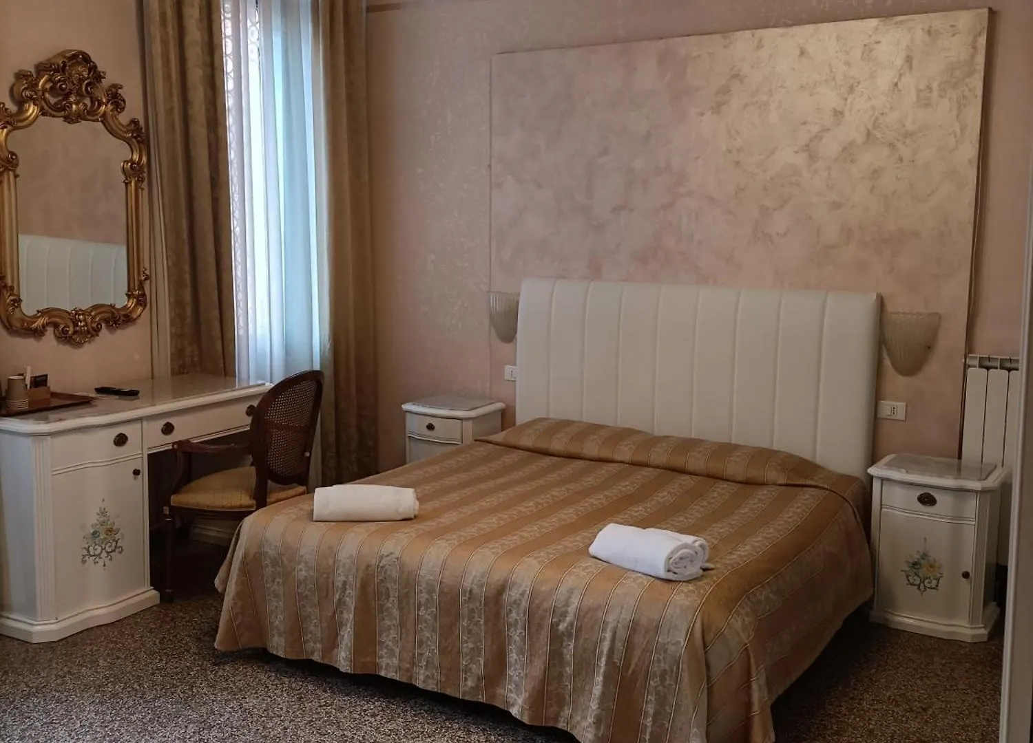Palazzo Lion Morosini - Check In Presso Locanda Ai Santi Apostoli Benátky Itálie