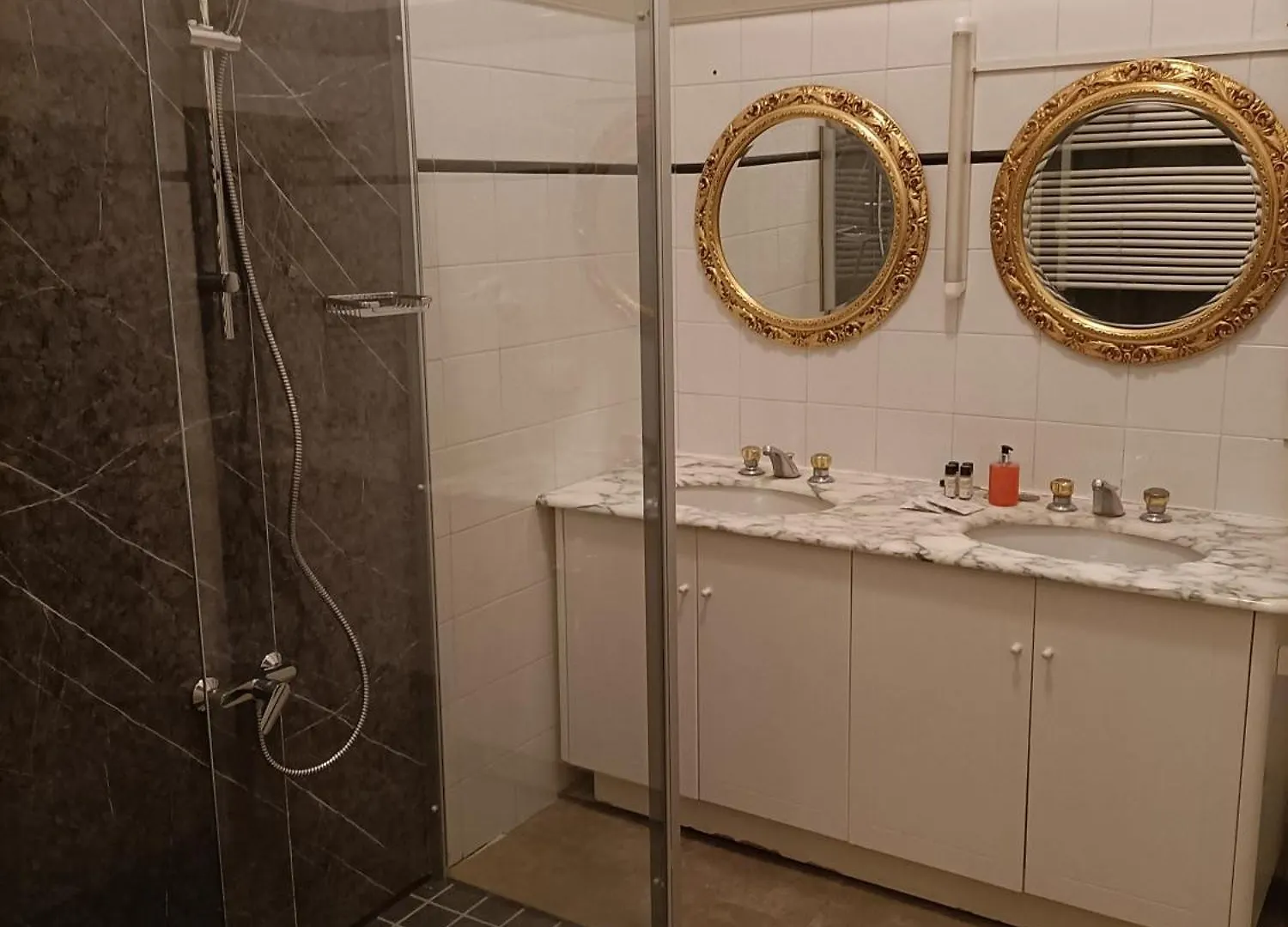Palazzo Lion Morosini - Check In Presso Locanda Ai Santi Apostoli 威尼斯 意大利