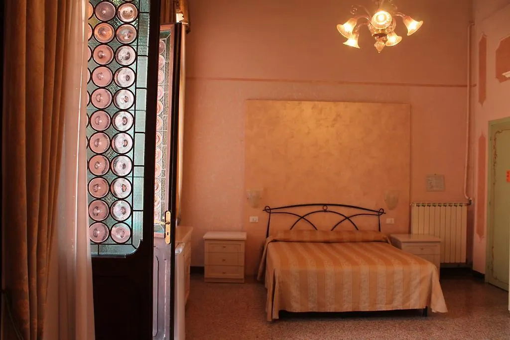 Palazzo Lion Morosini - Check In Presso Locanda Ai Santi Apostoli Benátky Penzion