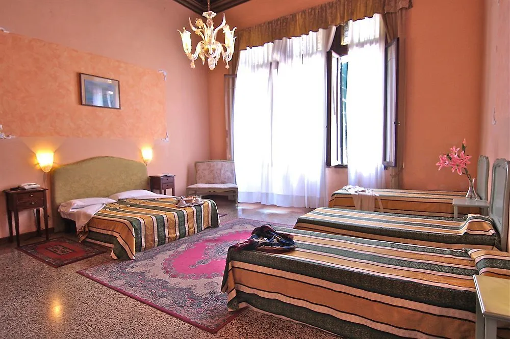 *** Penzion Palazzo Lion Morosini - Check In Presso Locanda Ai Santi Apostoli Benátky Itálie