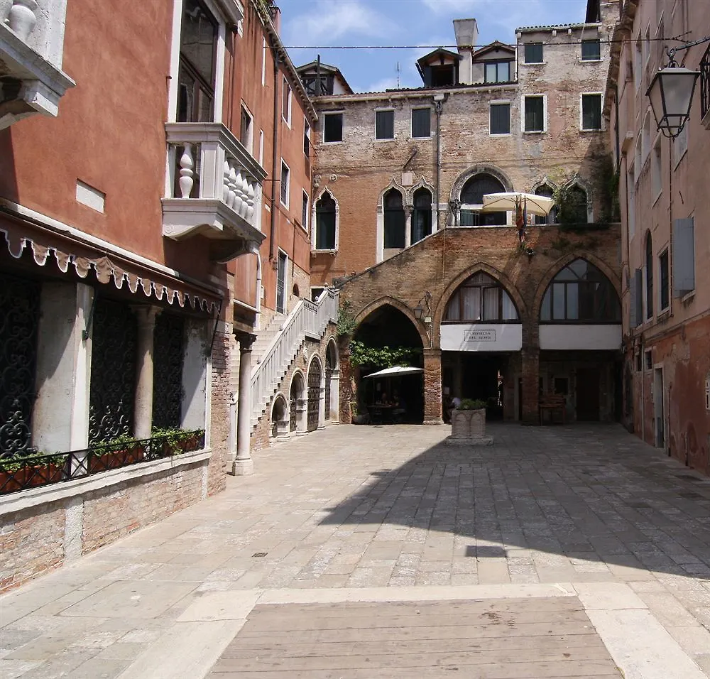 Palazzo Lion Morosini - Check In Presso Locanda Ai Santi Apostoli Benátky 3*,  Itálie