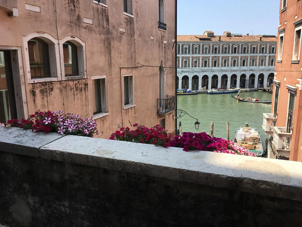 Penzion Palazzo Lion Morosini - Check In Presso Locanda Ai Santi Apostoli Benátky