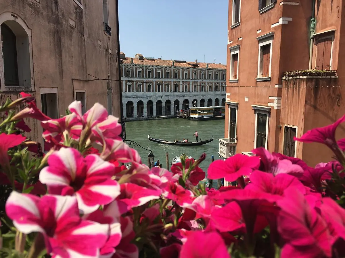 Palazzo Lion Morosini - Check In Presso Locanda Ai Santi Apostoli Benátky Penzion