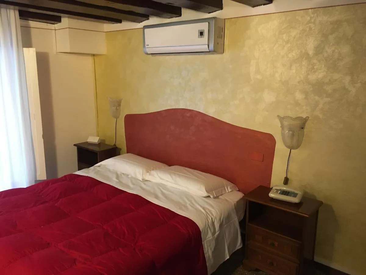 Palazzo Lion Morosini - Check In Presso Locanda Ai Santi Apostoli Benátky