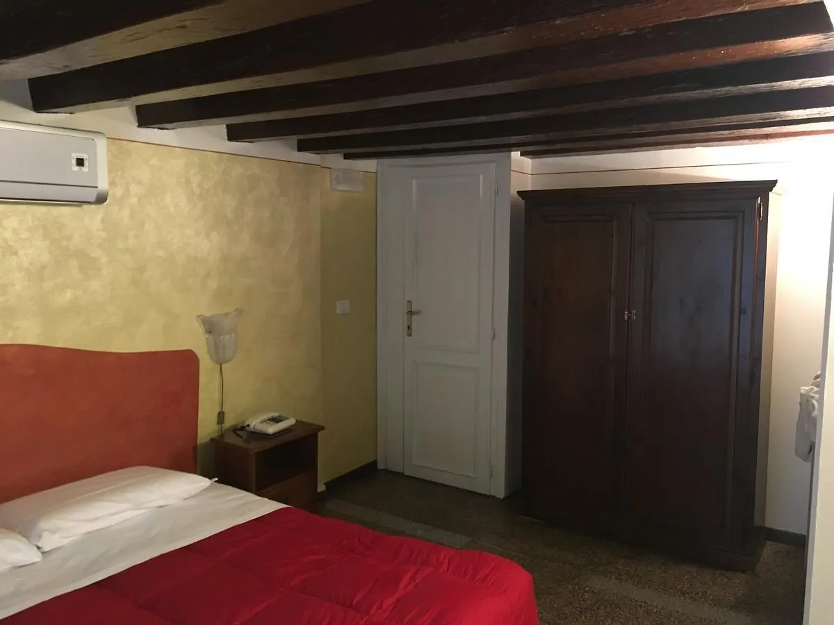 Palazzo Lion Morosini - Check In Presso Locanda Ai Santi Apostoli Benátky Itálie