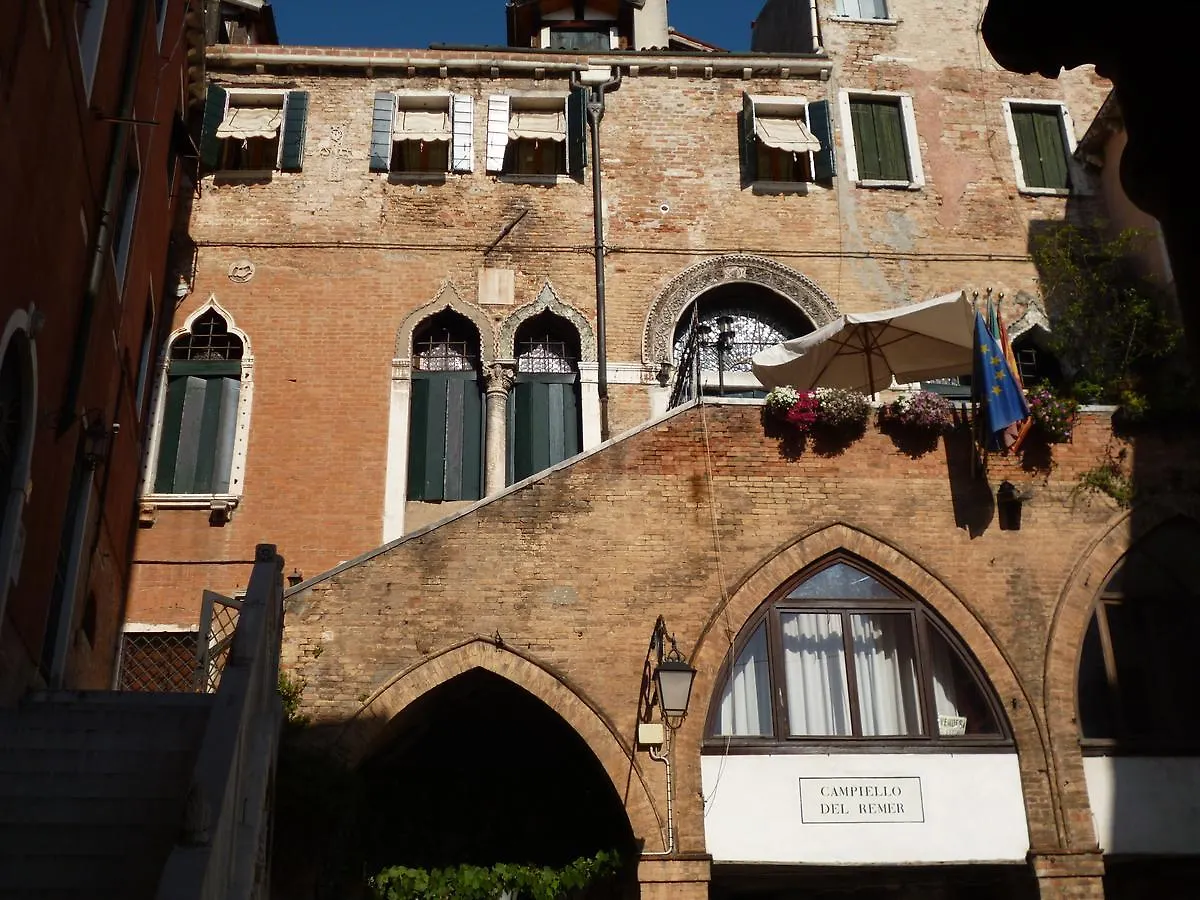 Palazzo Lion Morosini - Check In Presso Locanda Ai Santi Apostoli Benátky Penzion