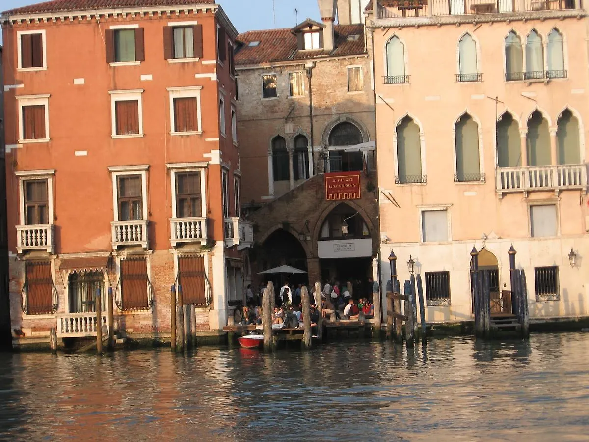 Palazzo Lion Morosini - Check In Presso Locanda Ai Santi Apostoli Benátky