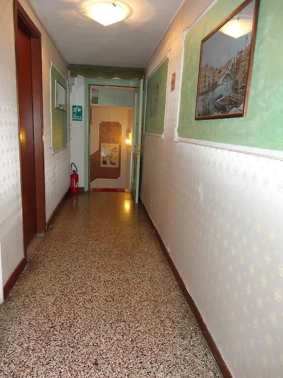 Penzion Palazzo Lion Morosini - Check In Presso Locanda Ai Santi Apostoli Benátky