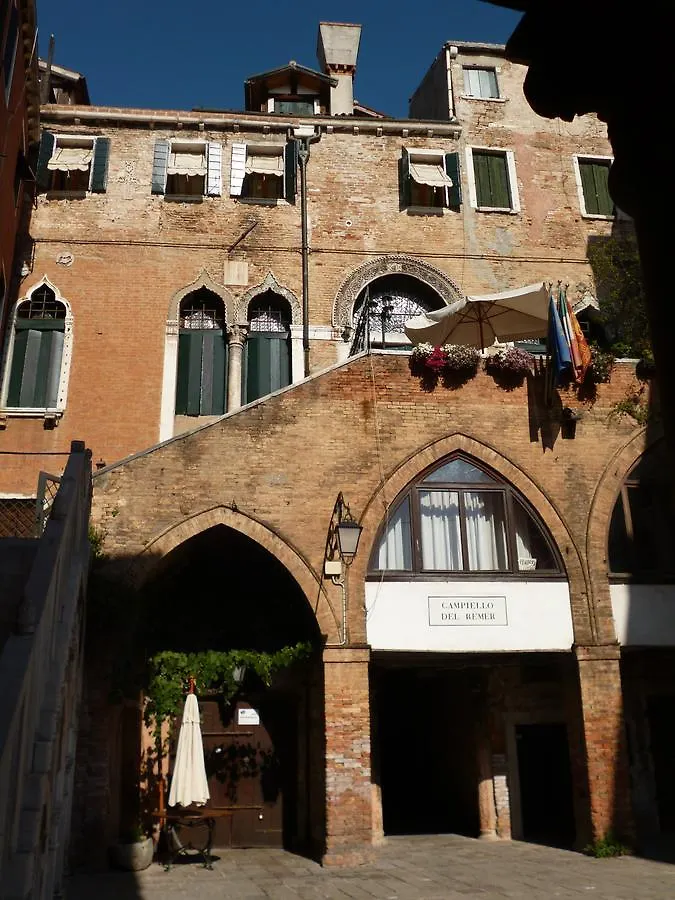 Palazzo Lion Morosini - Check In Presso Locanda Ai Santi Apostoli location